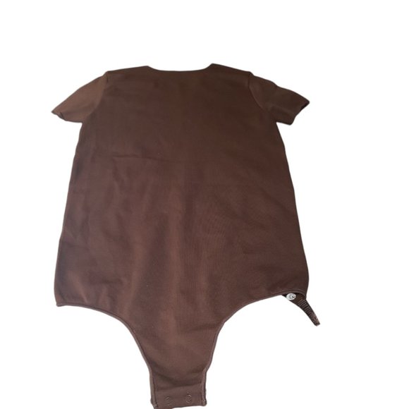 CT633 Skims NWOT Essential Crew Neck Short Sleeve Thong Bodysuit Cocoa - Picture 3 of 5
